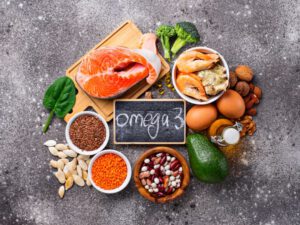 Omega-3 Fettsäuren aus pflanzlichen Lebensmitteln wie Leinsamen und Leinöl.