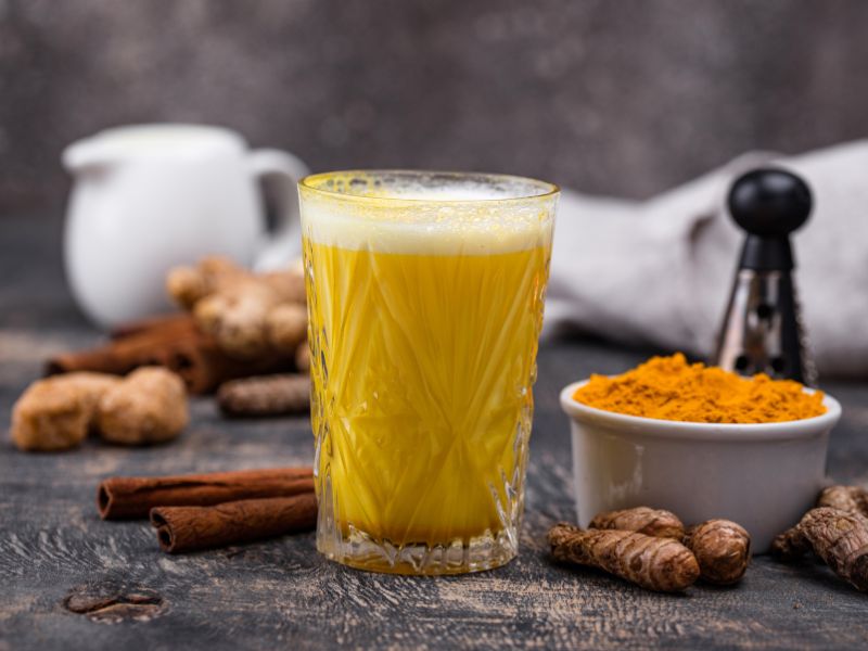 Goldene Milch Gewürzmischung im Glas