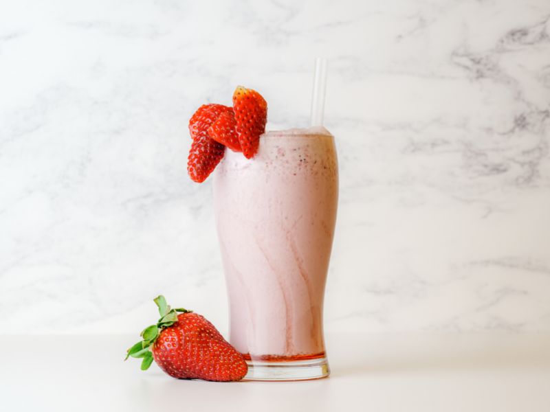 protein-shake-mit-beeren-proteinpulver