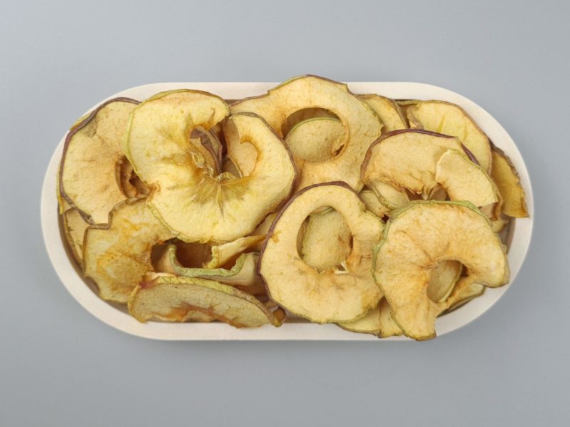 Apfelchips, natur, ungeschwefelt - in der Schale von oben