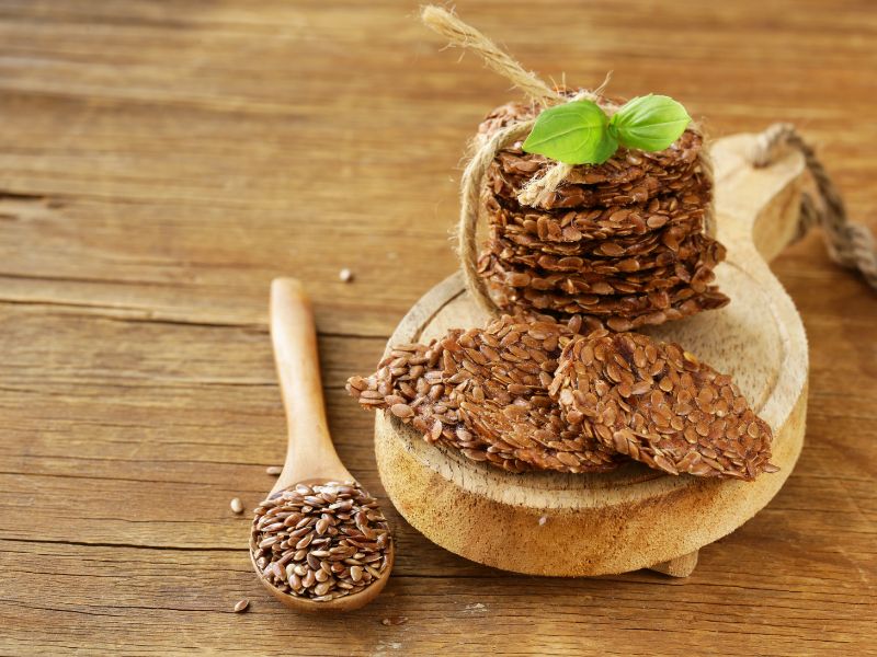 Cracker mit Leinsamen braun