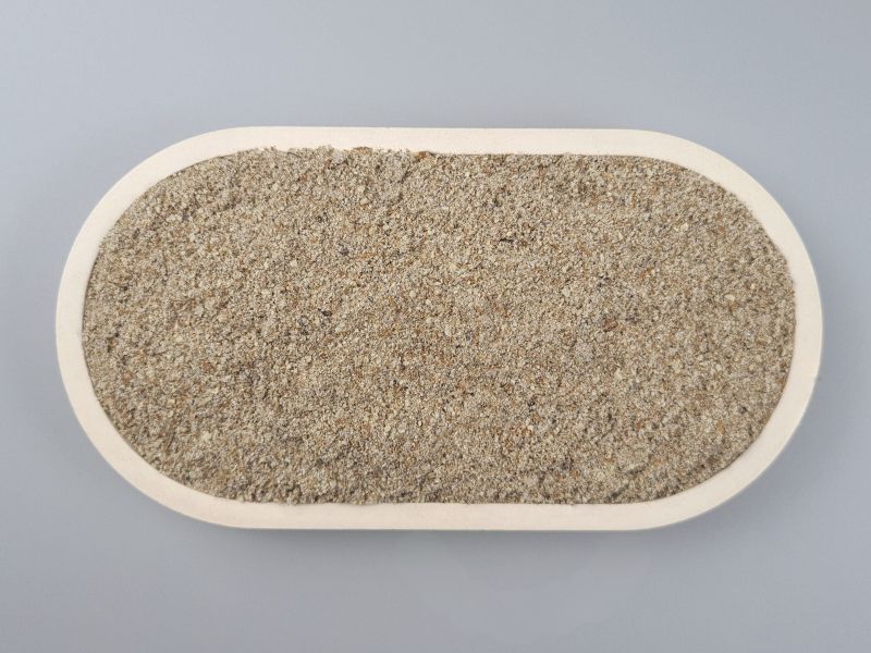 Bio Mariendistelsamen gemahlen in der Schale