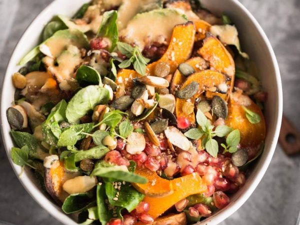 Herbstlicher Kaki-Kürbis Salat