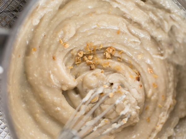 Roher Brownie Kuchen mit cremiger Cashew Füllung