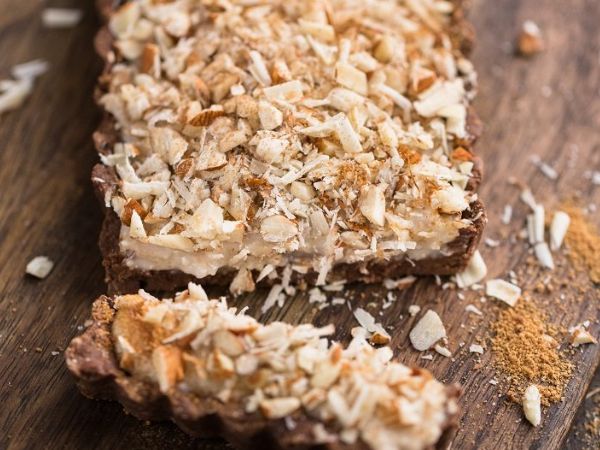Roher Brownie Kuchen mit cremiger Cashew Füllung