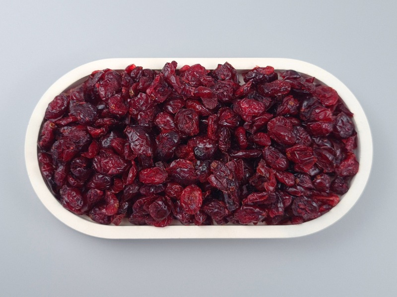 getrocknete Cranberrys in der Schale von oben
