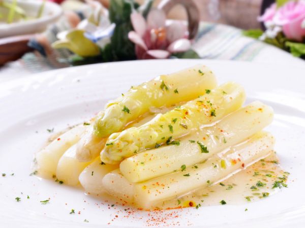 Spargel in Senfsoße mit Zanderfilet