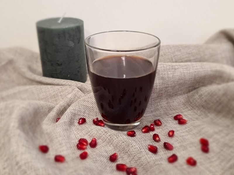 Granatapfel Direktsaft im Glas