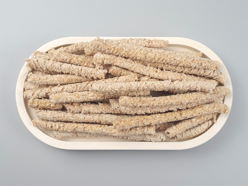 Essener-Brot Stangen in einer Schale von oben