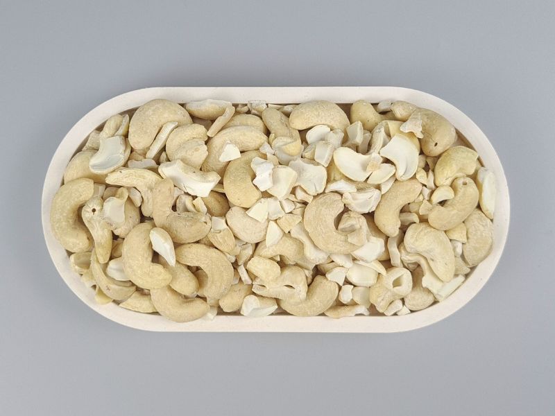 Bio Cashewkerne mit Bruch - in der Schale von oben