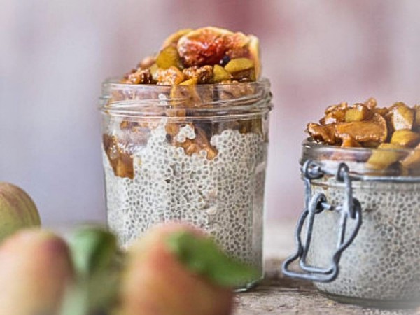 Chia Pudding mit karamellisierten Nüssen und Äpfeln