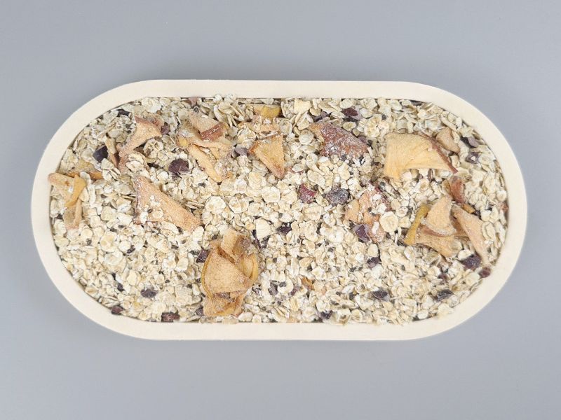 Hafer Porridge mit Apfel, Kakao und Chiasamen - von oben