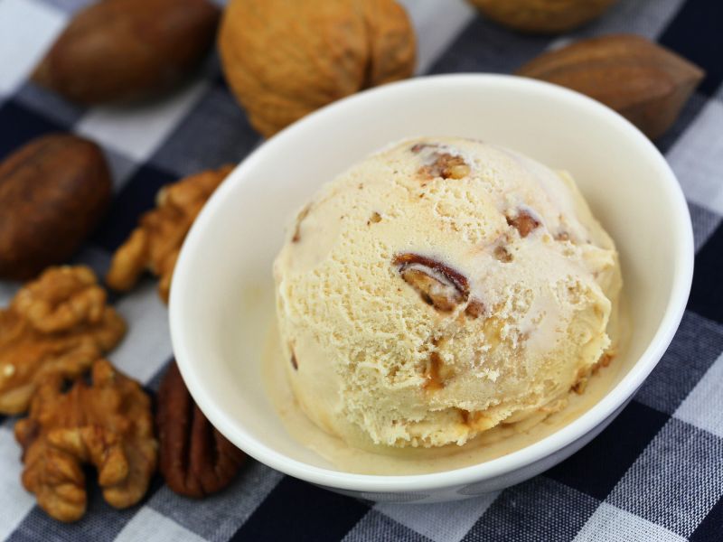 Pekannuss- und Walnuss-Eiscreme