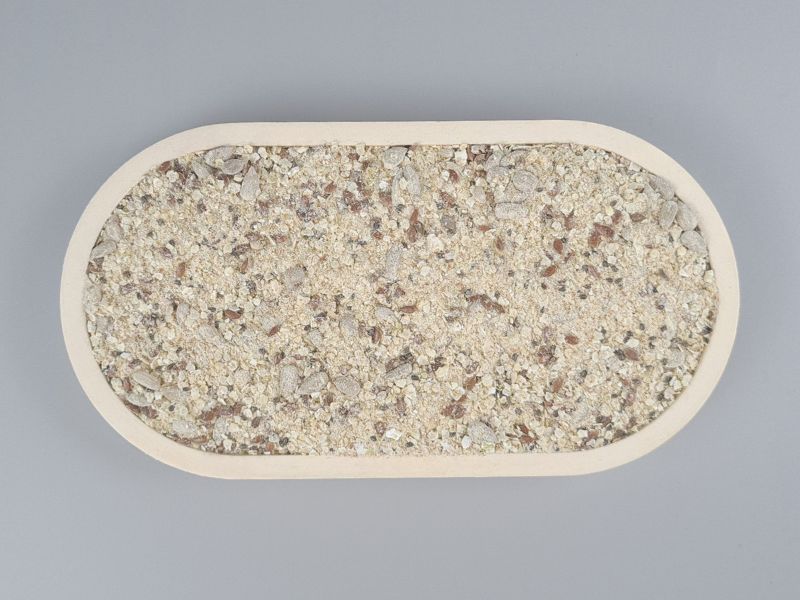 Glutenfreie Brotbackmischung, Braunhirse & Chia, in der Schale von oben