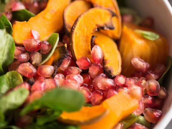 Herbstlicher Kaki-Kürbis Salat
