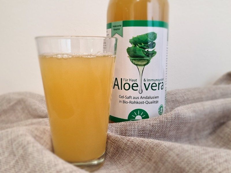 bio-aloe-vera-direktsaft-im-glas