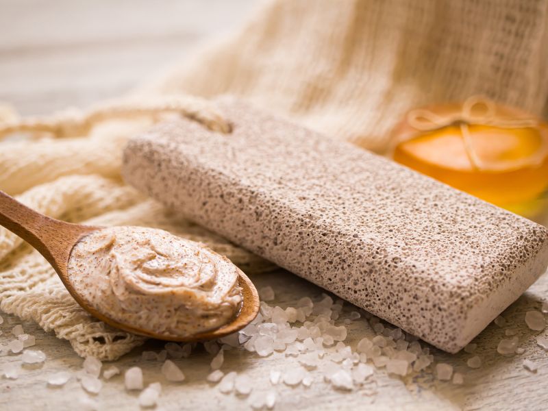 aprikosenkernmehl-peeling-auf-loeffel