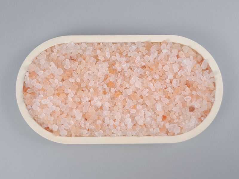 Himalaya Salz Granulat in der Schale von oben