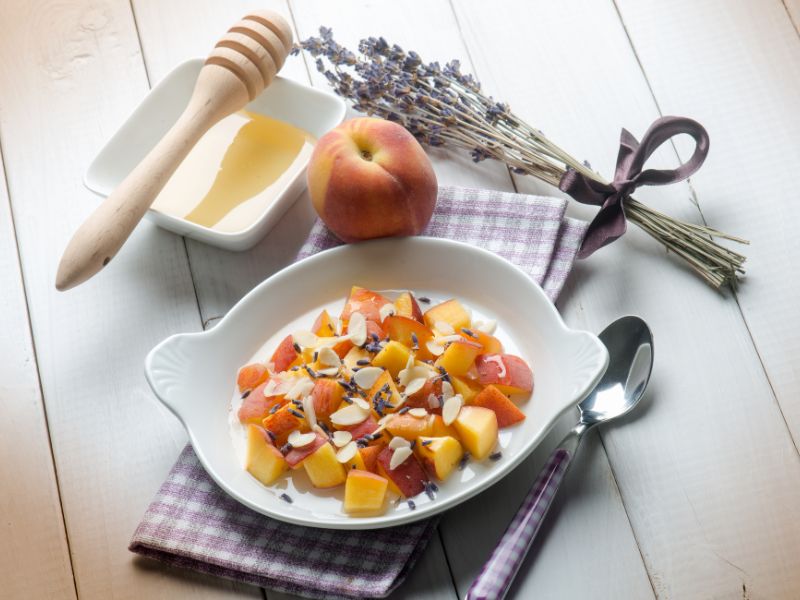 Kornblumenhonig Bio mit Obstsalat