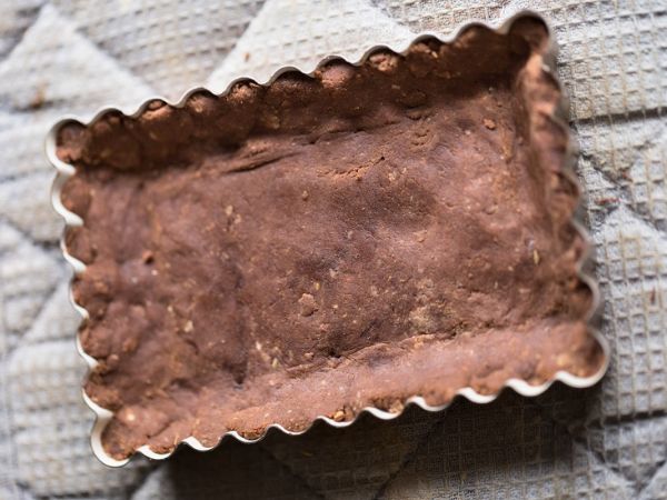 Roher Brownie Kuchen mit cremiger Cashew Füllung