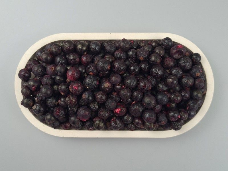 gefriergetrocknete Schwarze Johannisbeeren von oben