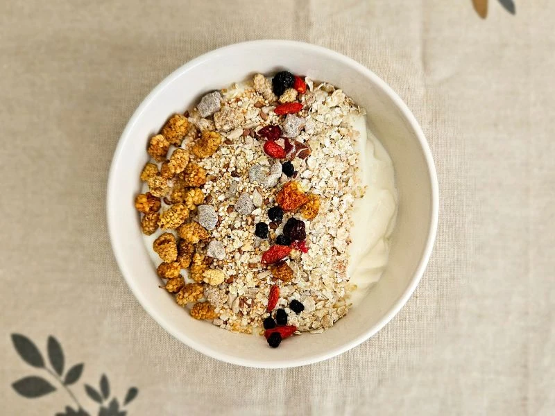 Bío Maulbeeren hell - in der Müslischale als Topping