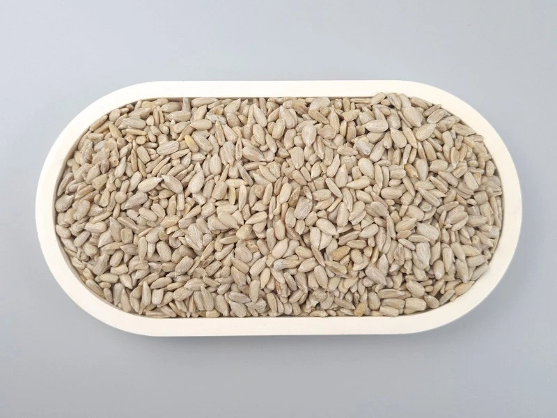 Sonnenblumenkerne bio in der Schale von oben