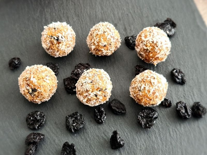 EnergyBalls mit getrockneten Sauerkirschen
