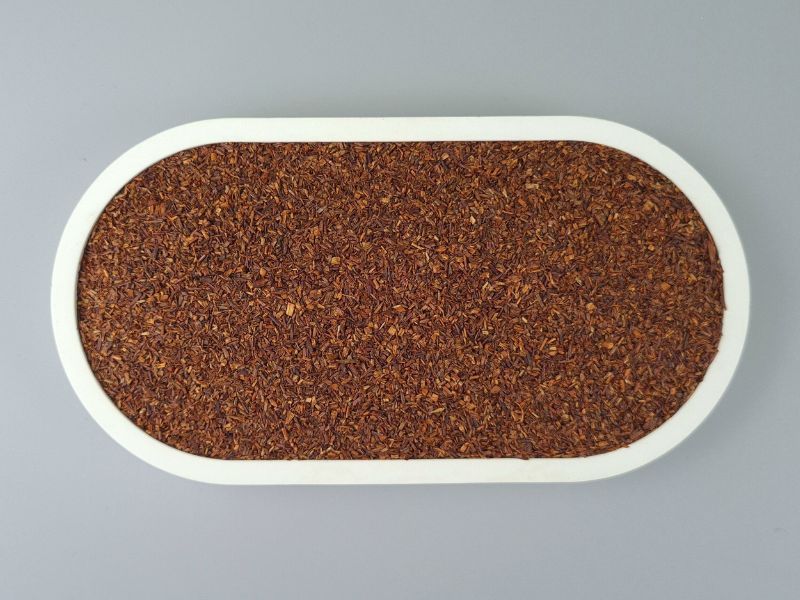 Rooibos Tee in einer Schale von oben