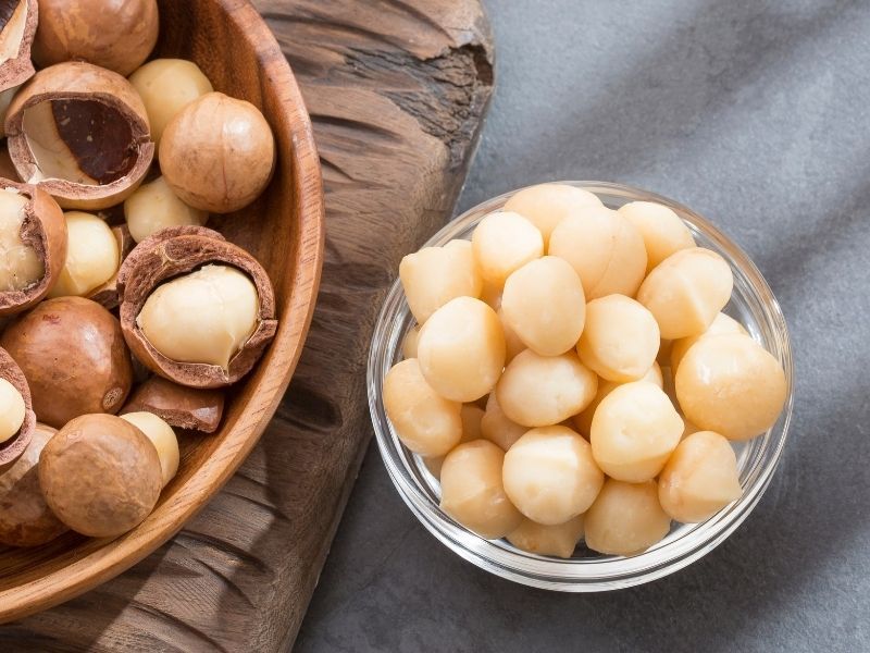 macadamia-kerne-in-glasschale