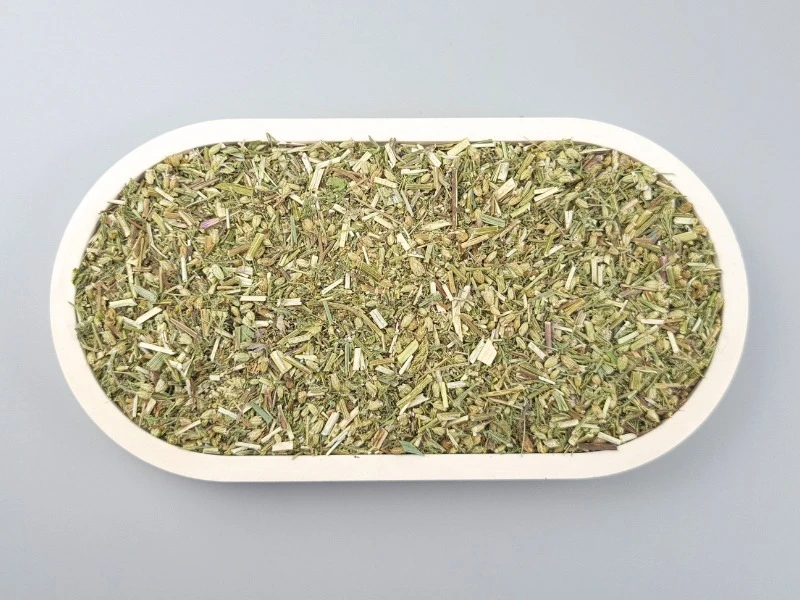 Schafgarbenkraut in der Schale von oben