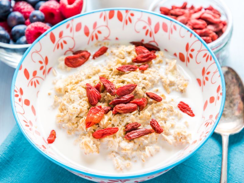 goji-beere-getrocknet-mit-muesli