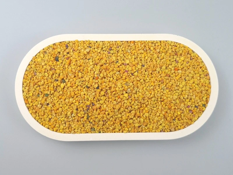 Blütenpollen in einer Schale von oben