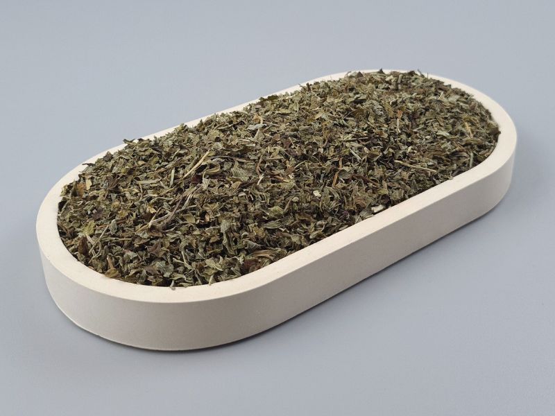 Melissentee (Melissa officinalis), geschnitten, Vitaltee nach Rudolf Breuß