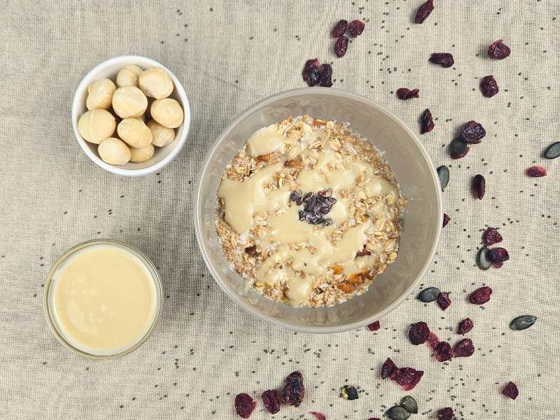 Macadamia Mus auf Müsli