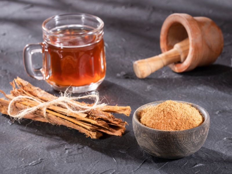 katzenkralle-tee-mit-lianenpflanze-uncaria-tomentosa